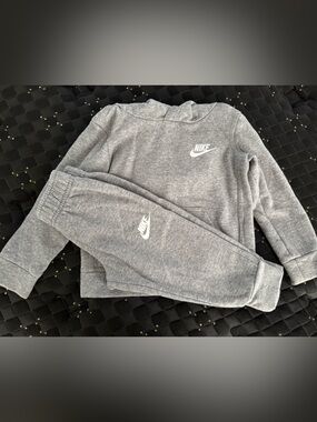 2T Nike Hoodie and pant set